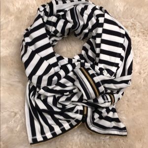 Lululemon infinity scarf Lycra black/white/gold